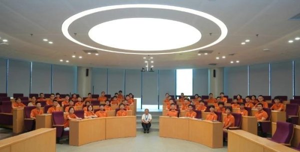 银川股票配资 福耀科技大学新生第一课上 校长王树国：我上大学前做过钻井工、采油工